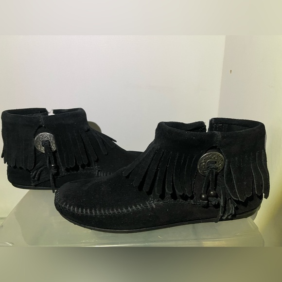 Minnetonka Black Suede Fringe with Concho Booties with Zipper - Picture 4 of 16